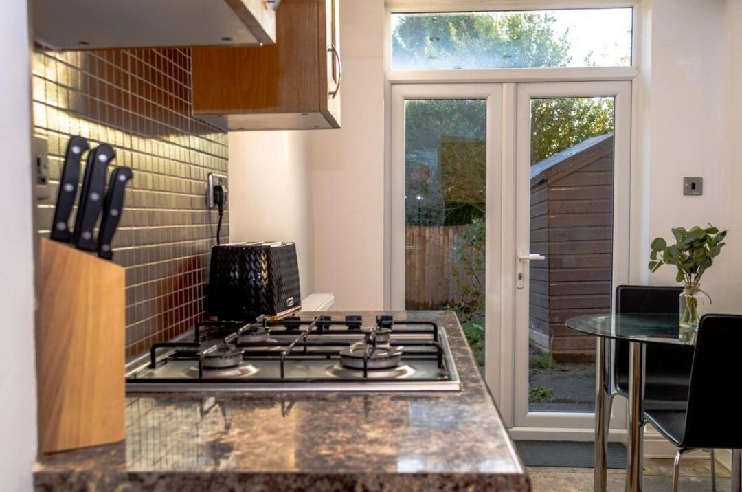 Charming York House- Walking Distance To Town Centre Villa Eksteriør bilde