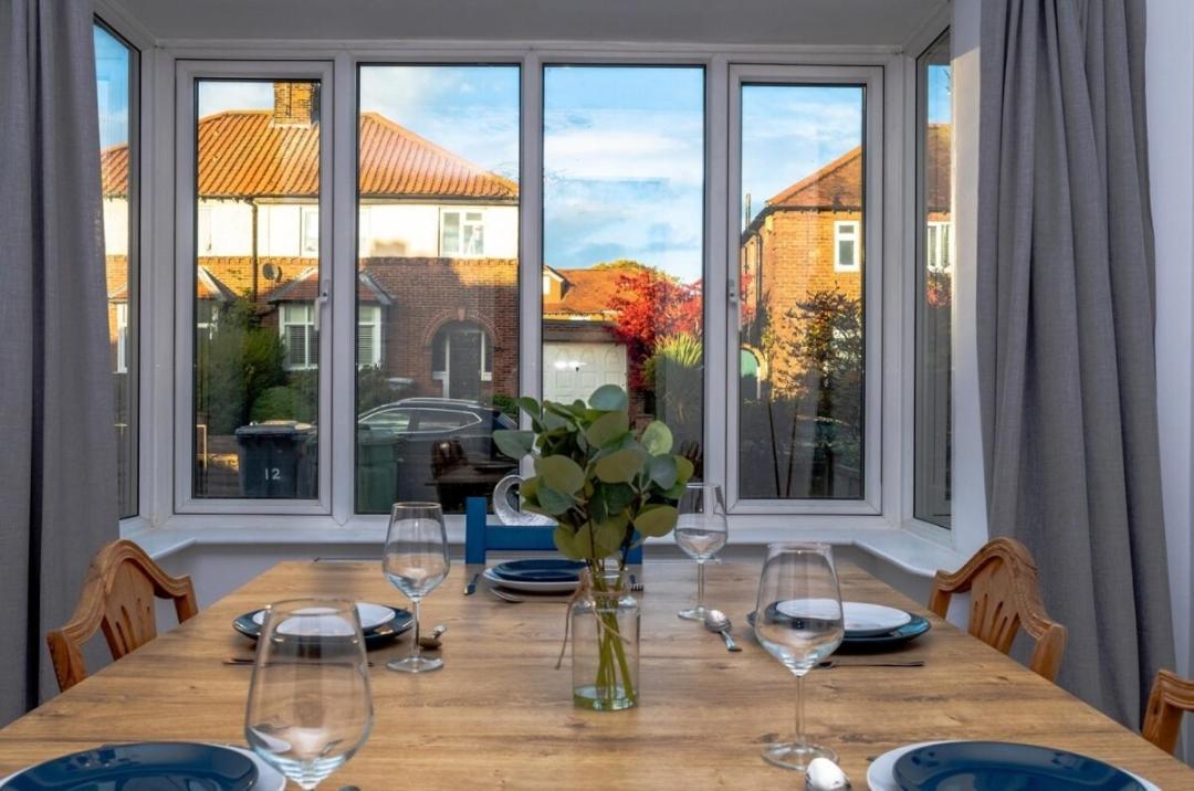 Charming York House- Walking Distance To Town Centre Villa Eksteriør bilde